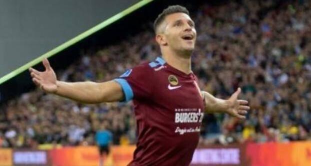 个巨人面前 个巨人面前