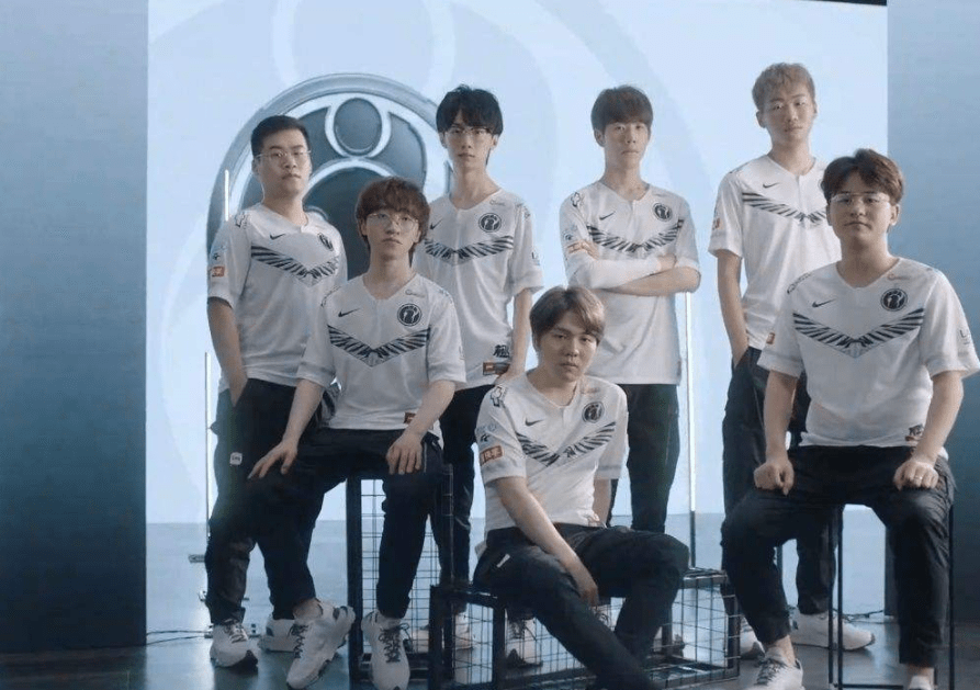 员寥寥无几 员寥寥无几