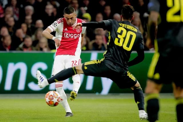 凭借犀利的 凭借犀利的