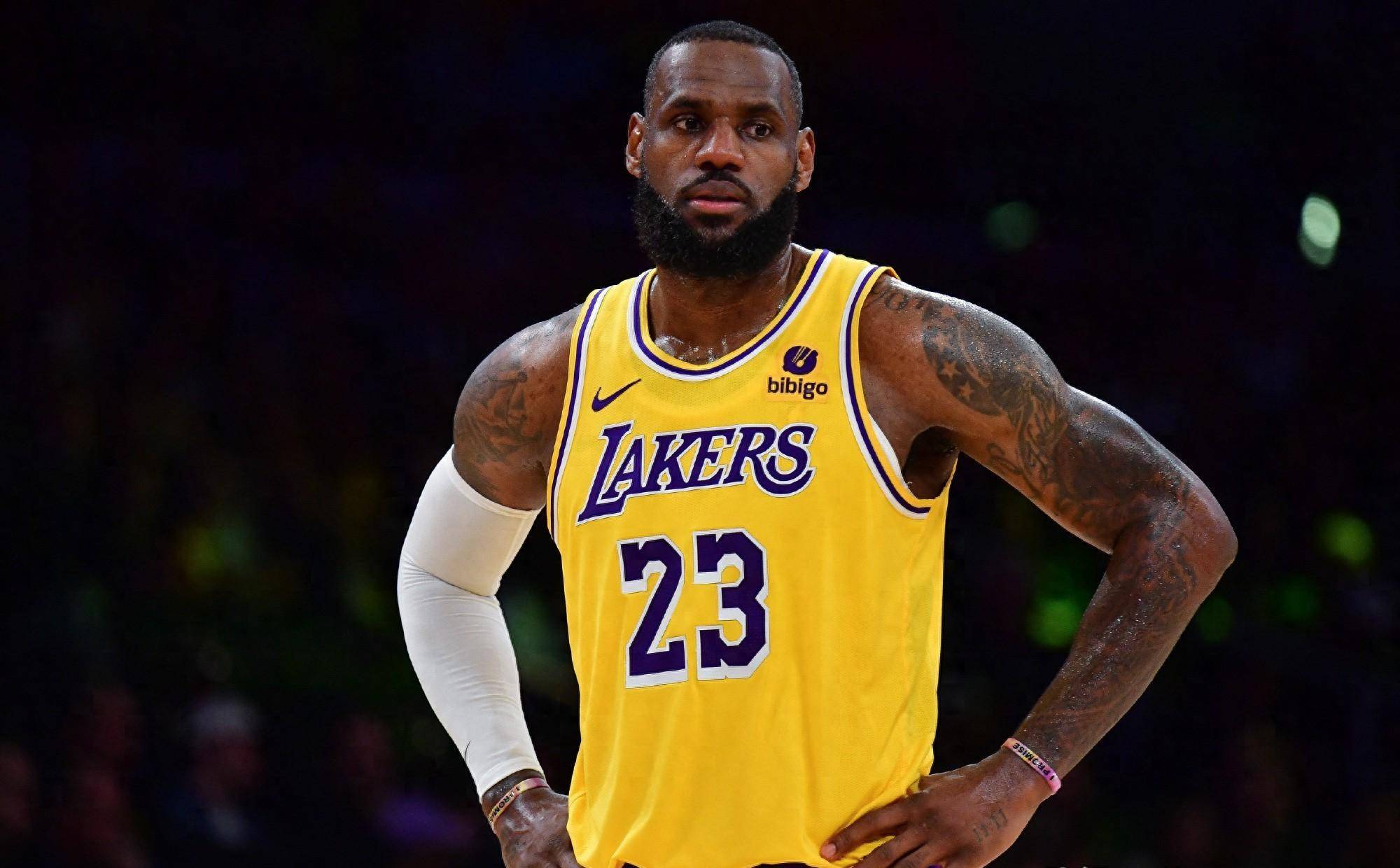 与年龄曲线 与年龄曲线